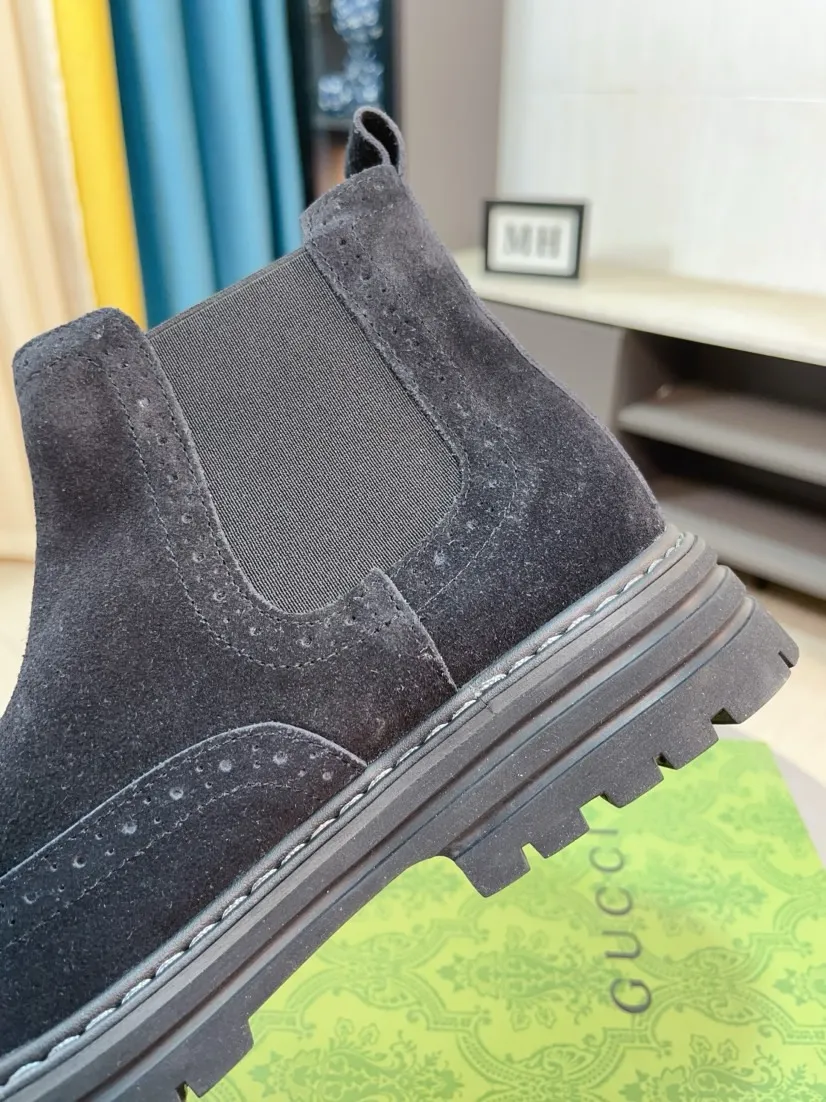 Men's shoes 💰540🌸🌸 (GUCCI) [cow lining plus velvet optional] [can be made without standard] New product Martin boots imported from Canada with full top layer high mercerized frosted fabric, punched using 3D digital technology, high-end and classy, ​​versatile to wear, full of three-dimensionality, close pictures will make you obsessed with the leather. You can't extricate yourself ~ the best on the market.          Fabric: Cowhide/Embossed Lining: Cowhide.          Please make a note when placing an order, sizes: 38-44 (37, 45, 46 can be customized and cannot be returned or exchanged) 5 colors available; black, gray, khaki, coffee, and earthy yellow